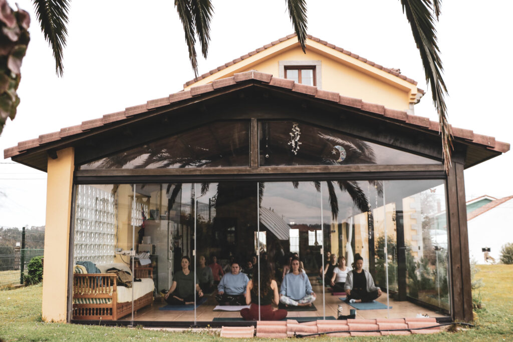 Evento Yoga y Surf Asturias. Eventos de Yoga y Gastronomía