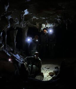 yoga con Clara en evento con Espeleologia en Asturias