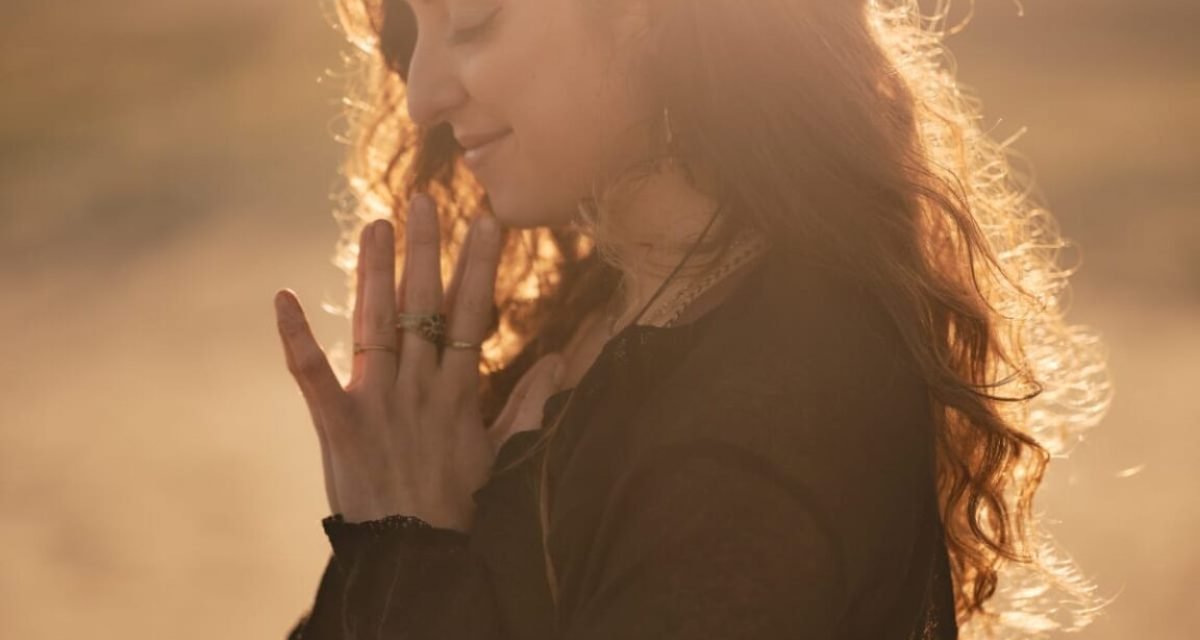 clara meditando karuna yoga gijon asturias